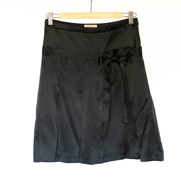Burberry London Pleated Silk Black Skirt w Bow Accent Italy Timeless Classy Chic